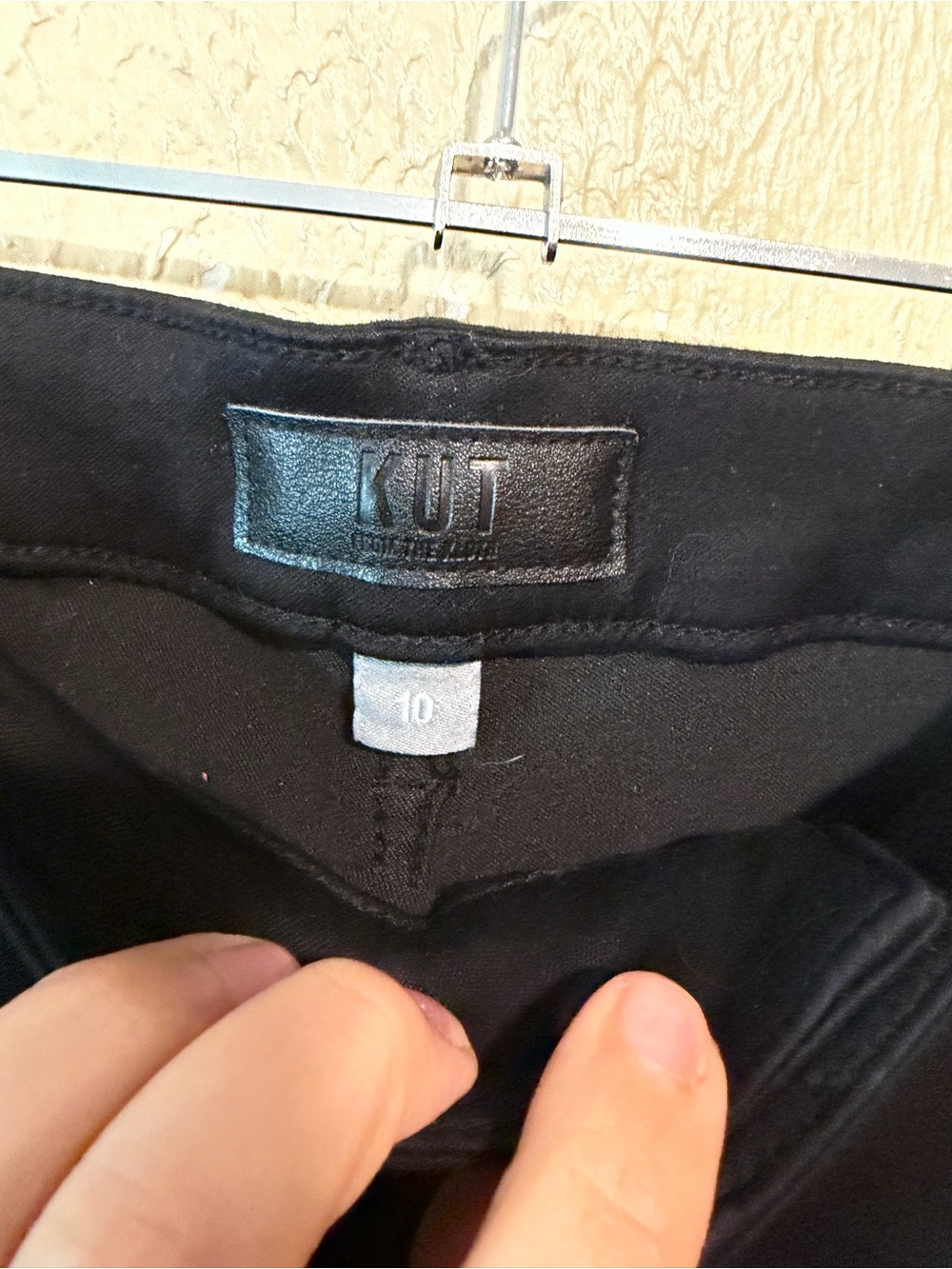 Kut From The Kloth Gidget Rollup Black Short Size 10 Super Stretchy - Picture 4 of 7